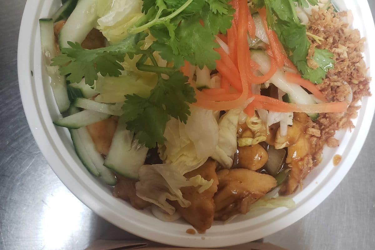 V1. Lemongrass Chicken Vermicelli Bowl
