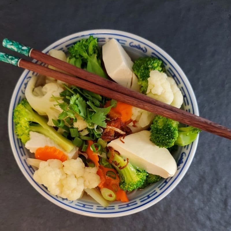 Soupe tonkinoise au tofu et légumes