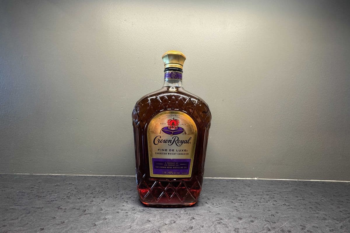CROWN ROYAL WHISKEY 1.14L BOTTLE (1 x 1.14 L)