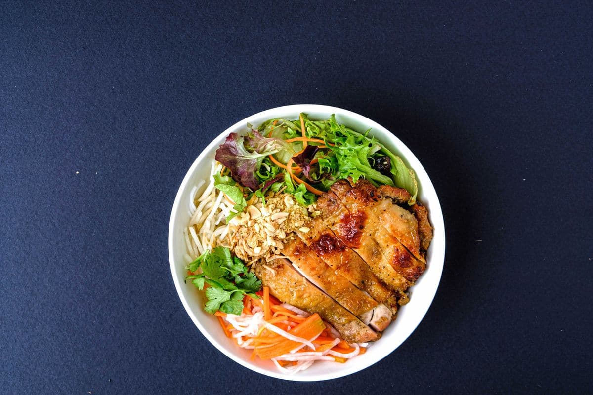 T1. Lemongrass Grilled Chicken Mixed Rice Noodle