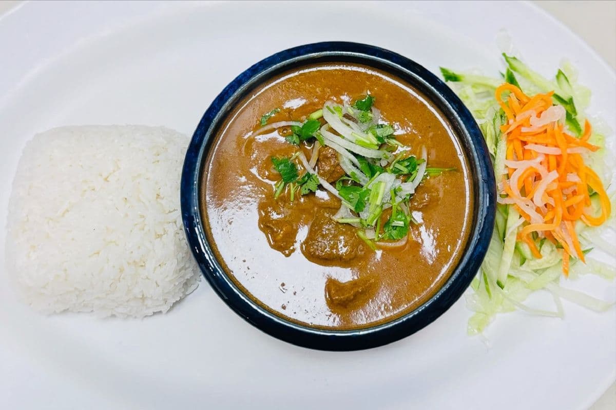 R8. Curry Beef with Steamed Rice / 咖喱牛肉配白飯 / 소고기카레덮밥