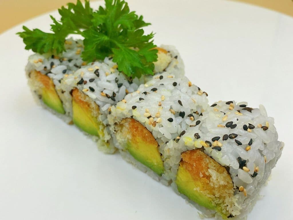Spicy Avo Roll (8pcs)