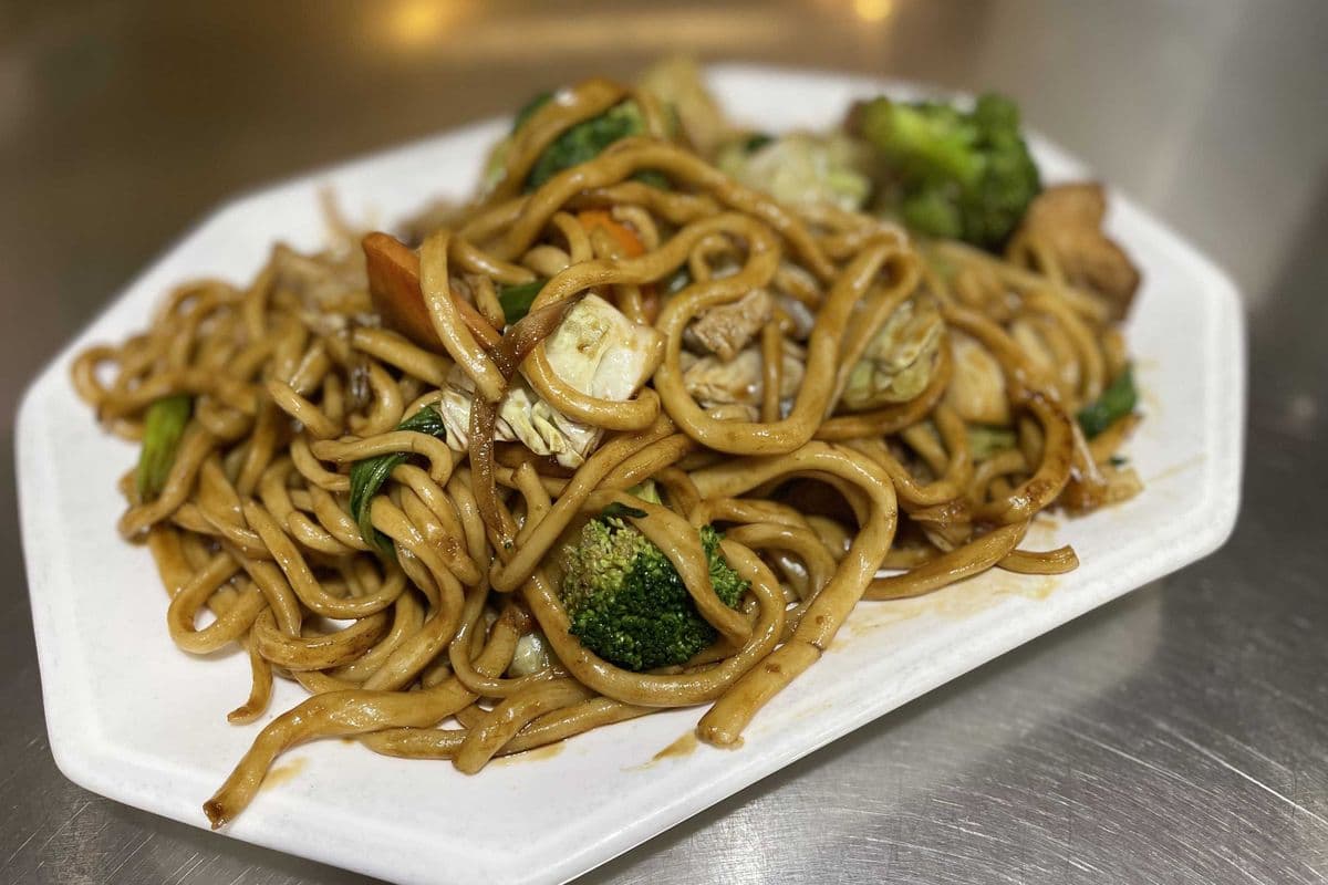 F9. Vegetable and Tofu Chow Mein (什菜炒麵)