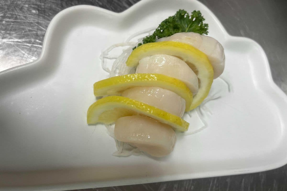 Scallop Sashimi (3 pcs)