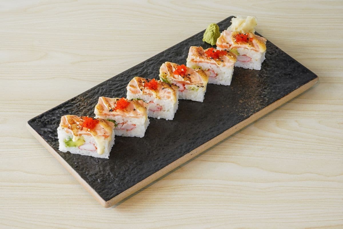 AS1. Aburi Salmon Oshi (6 pcs)
