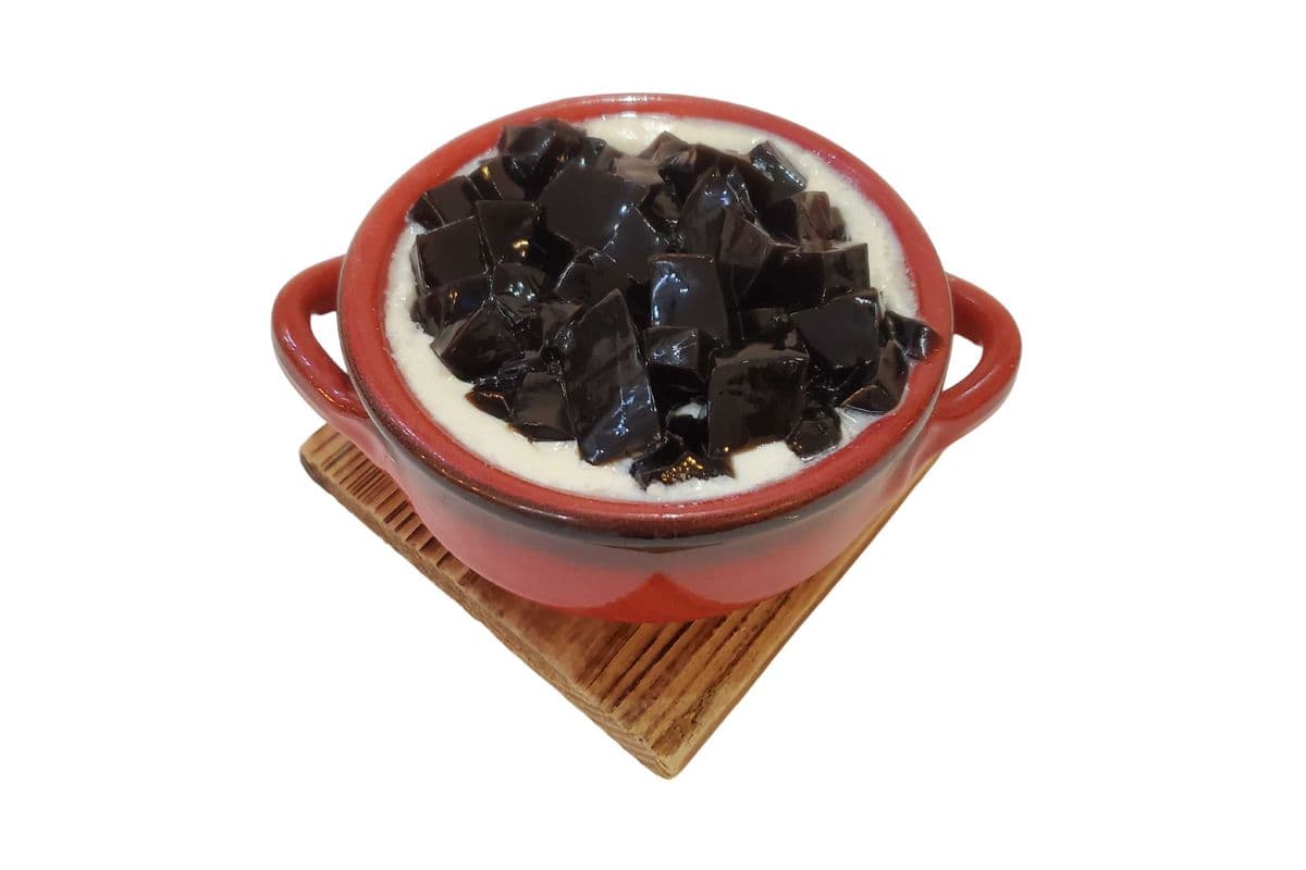 Tofu Pudding with Grass Jelly Soup (Hot)