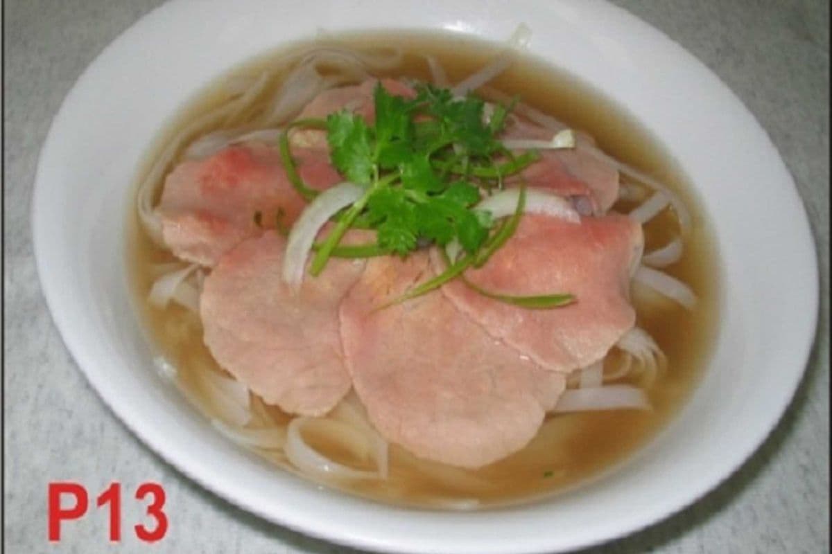 P13. Medium-rare beef rice noodle soup.