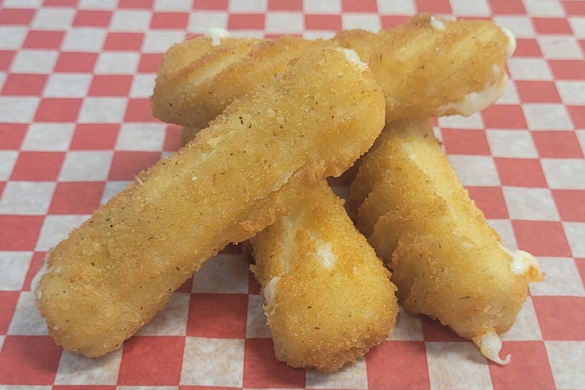 Bâtonnets De Fromage (Cheese Sticks) (4 pcs)
