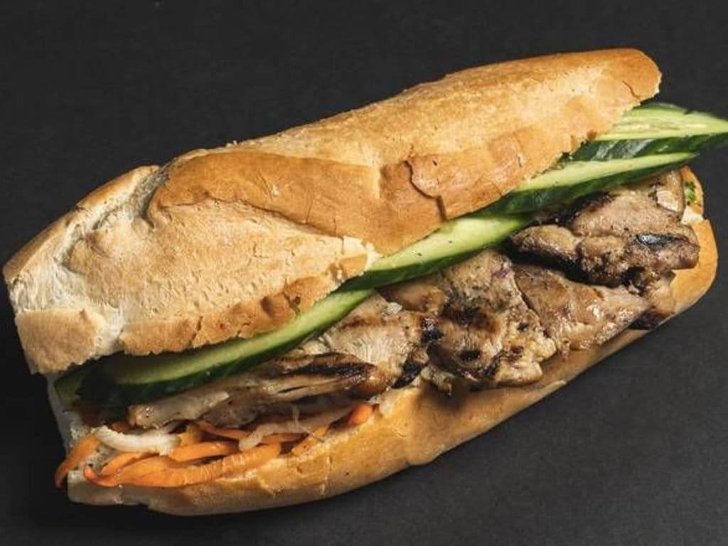 Sandwich Poulet Citronnelle / Lemongrass Chicken Sandwich