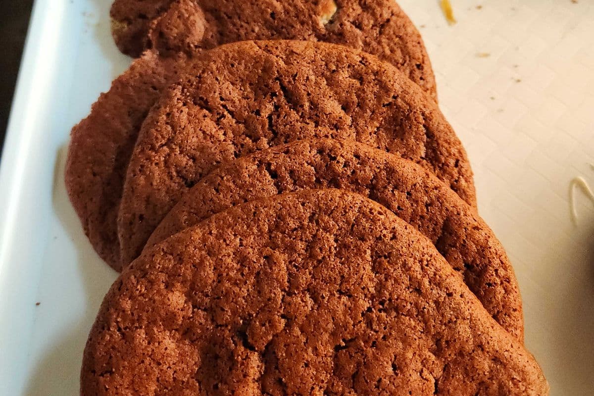 Red Velvet & White Chocolate Cookie