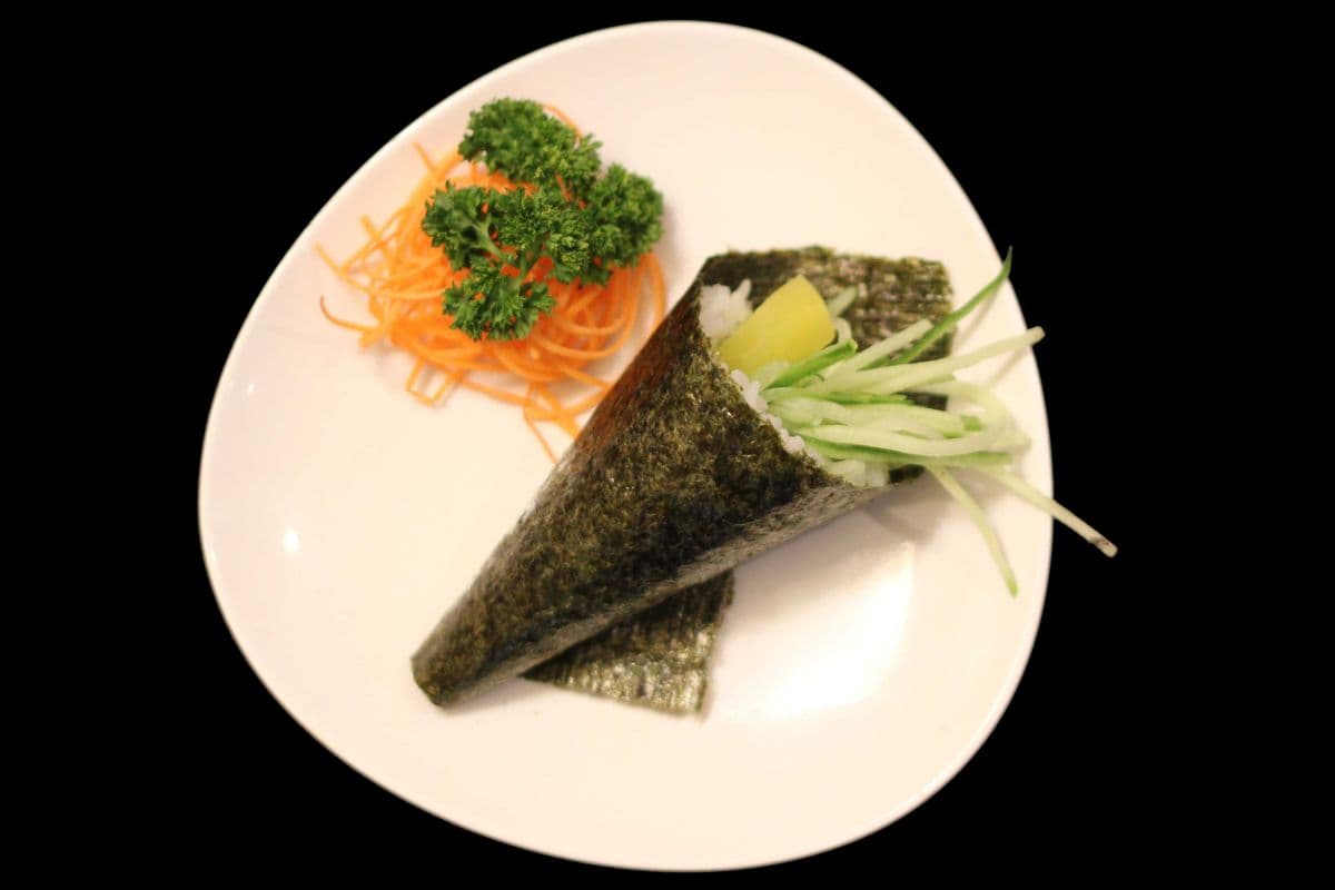 14. Vegetable Hand Roll (1 pc)