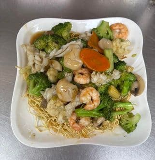 Seafood Chow Mein / 海鲜煎面