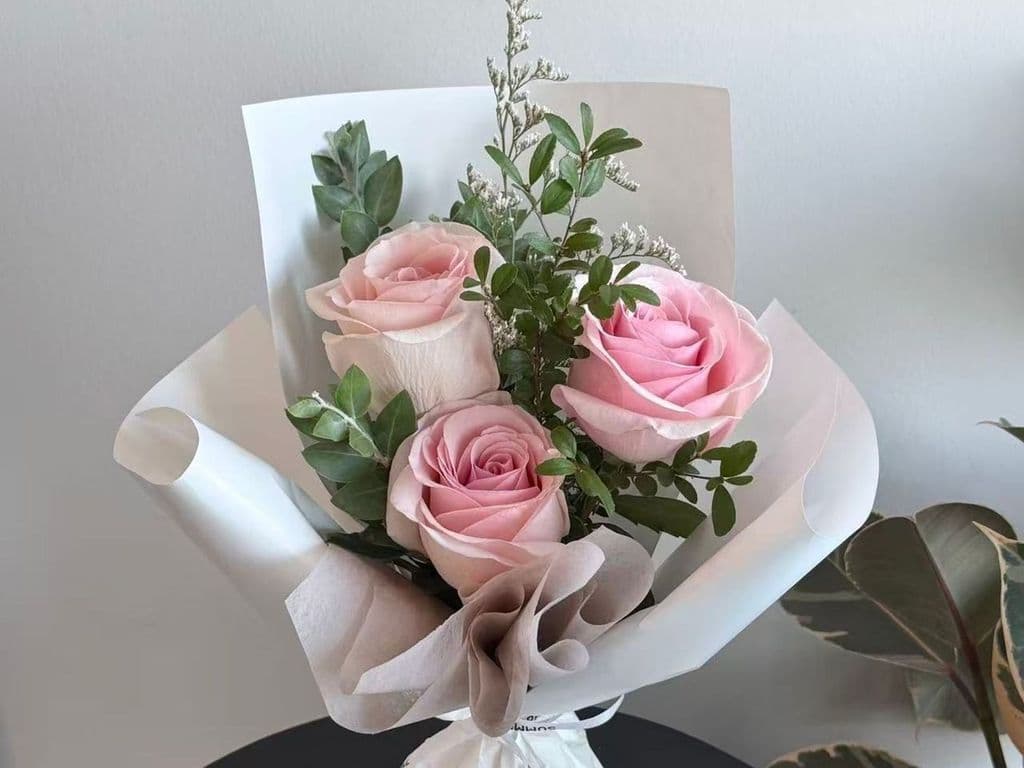 Flowers - Valentine's Bouquet #4 (3 Pink Rose & Greenery)