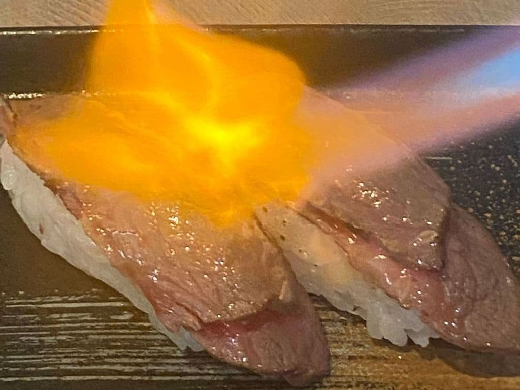 Torch Beef Sushi (2pcs)