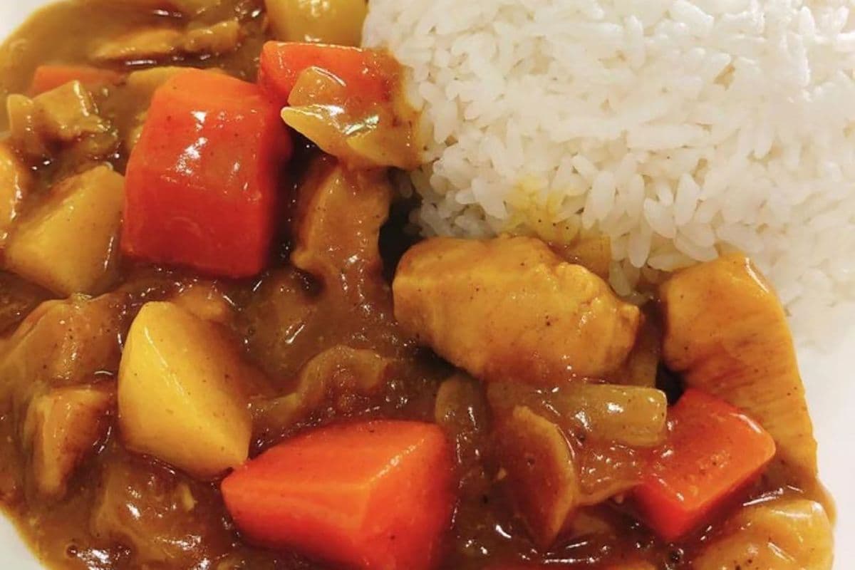 F7. Curry Chicken on Rice