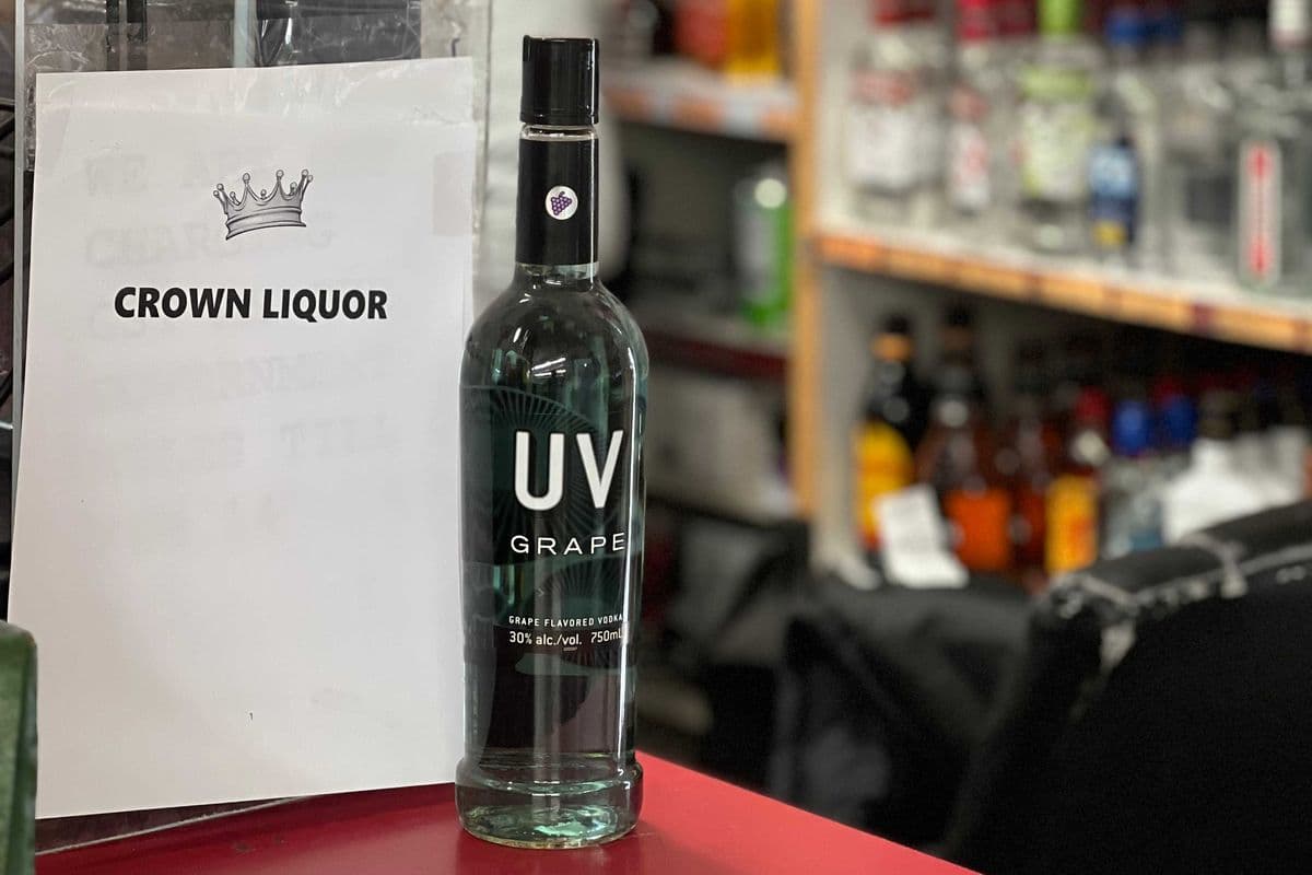 UV GRAPE VODKA (1 x 750 ML)
