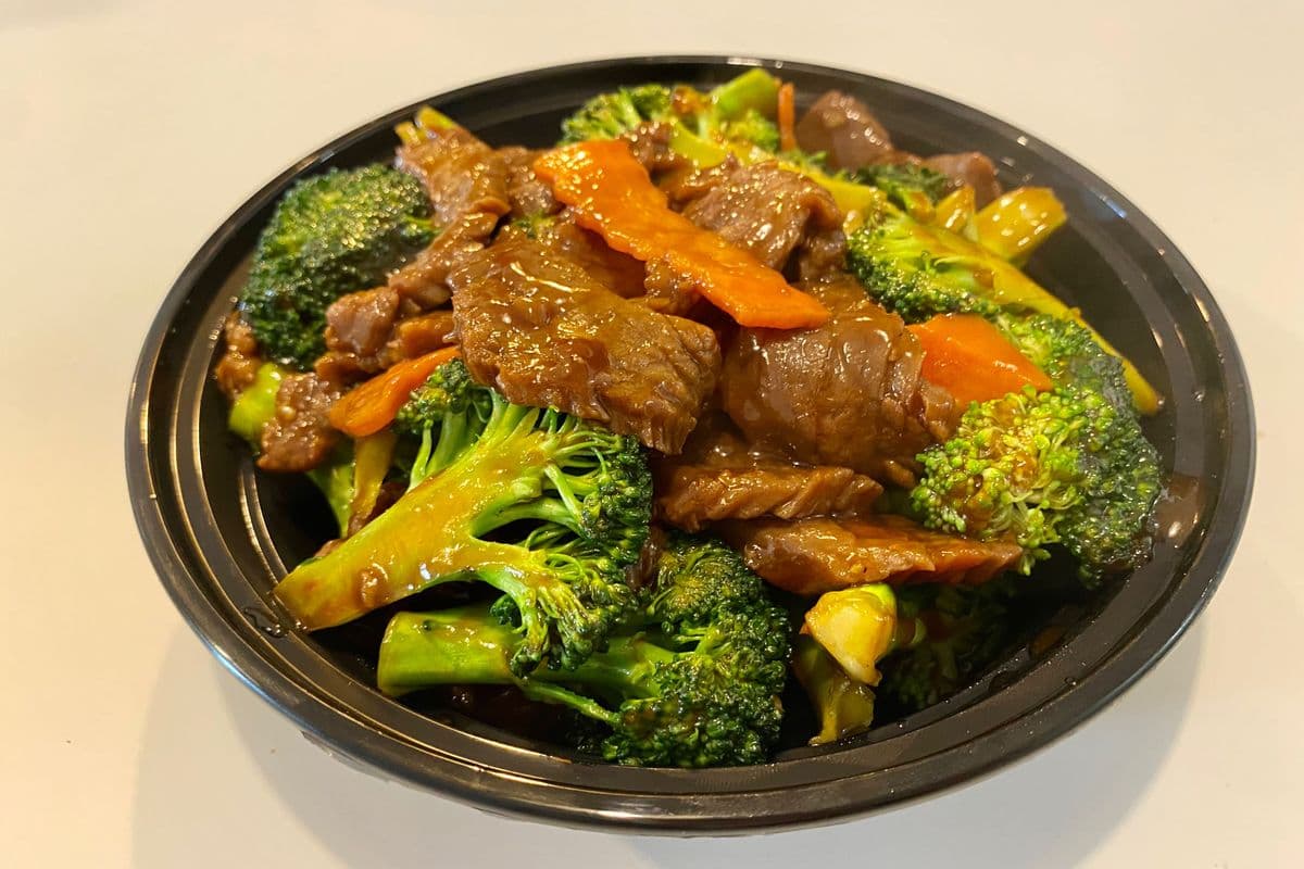 B8 Beef with Broccoli