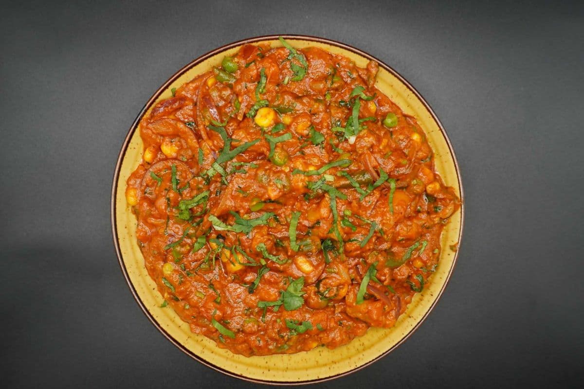 SUB-ZE-KOLHAPURI WITH 2 ROTI