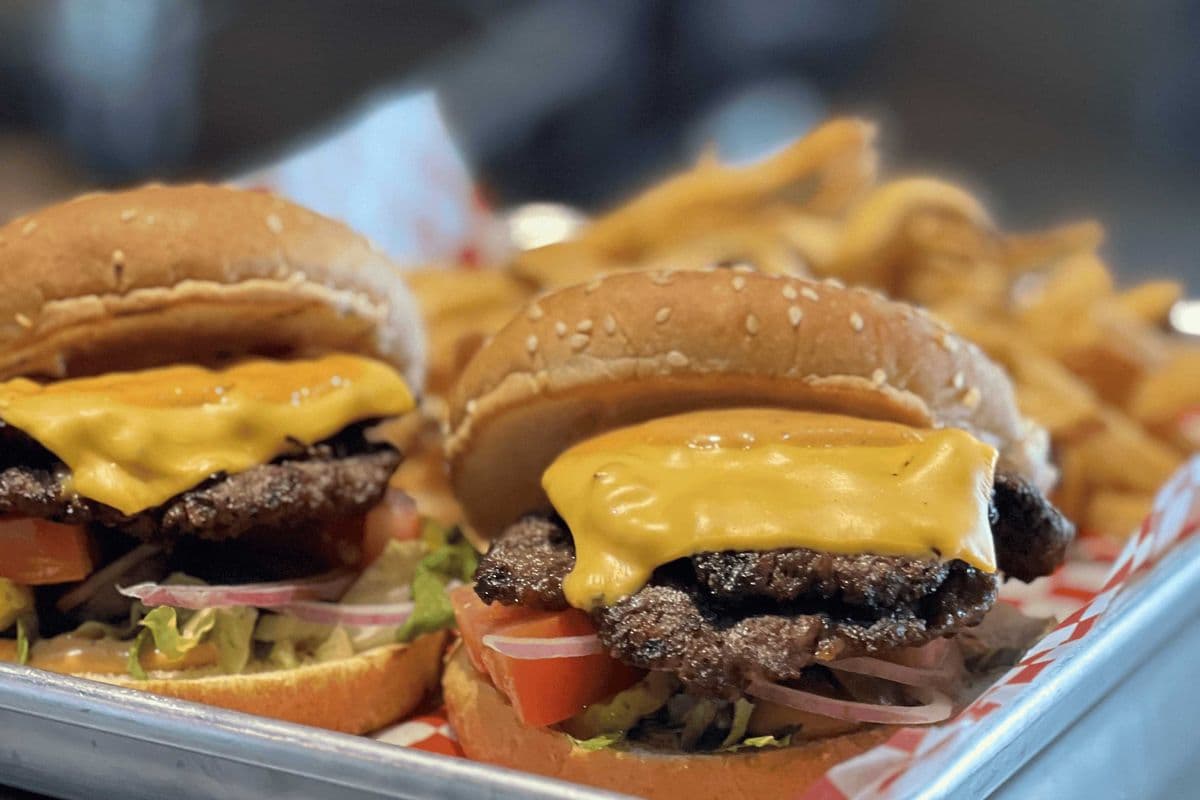 2 Can Dine Classic Smash Burgers