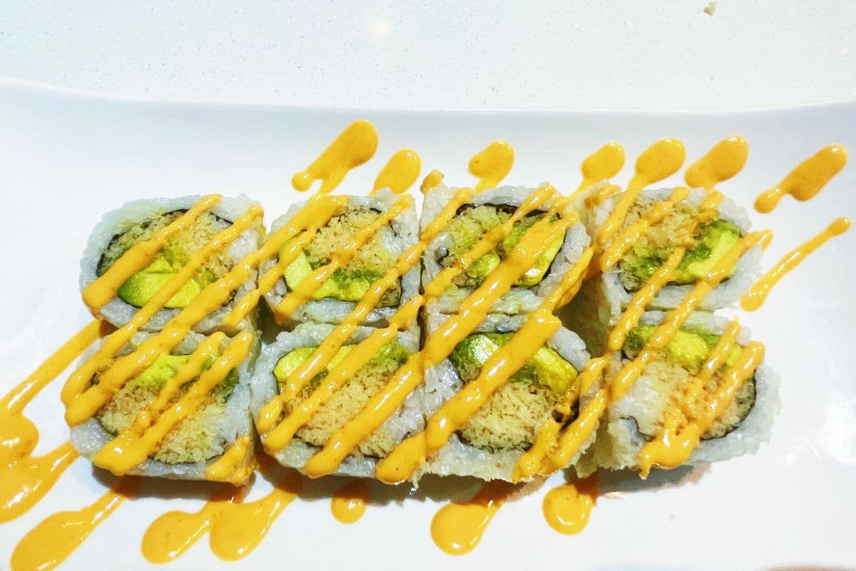 77. Spicy Crispy Avocado Roll(8 pcs)
