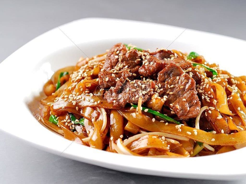 Beef Rice Noodle干炒牛河