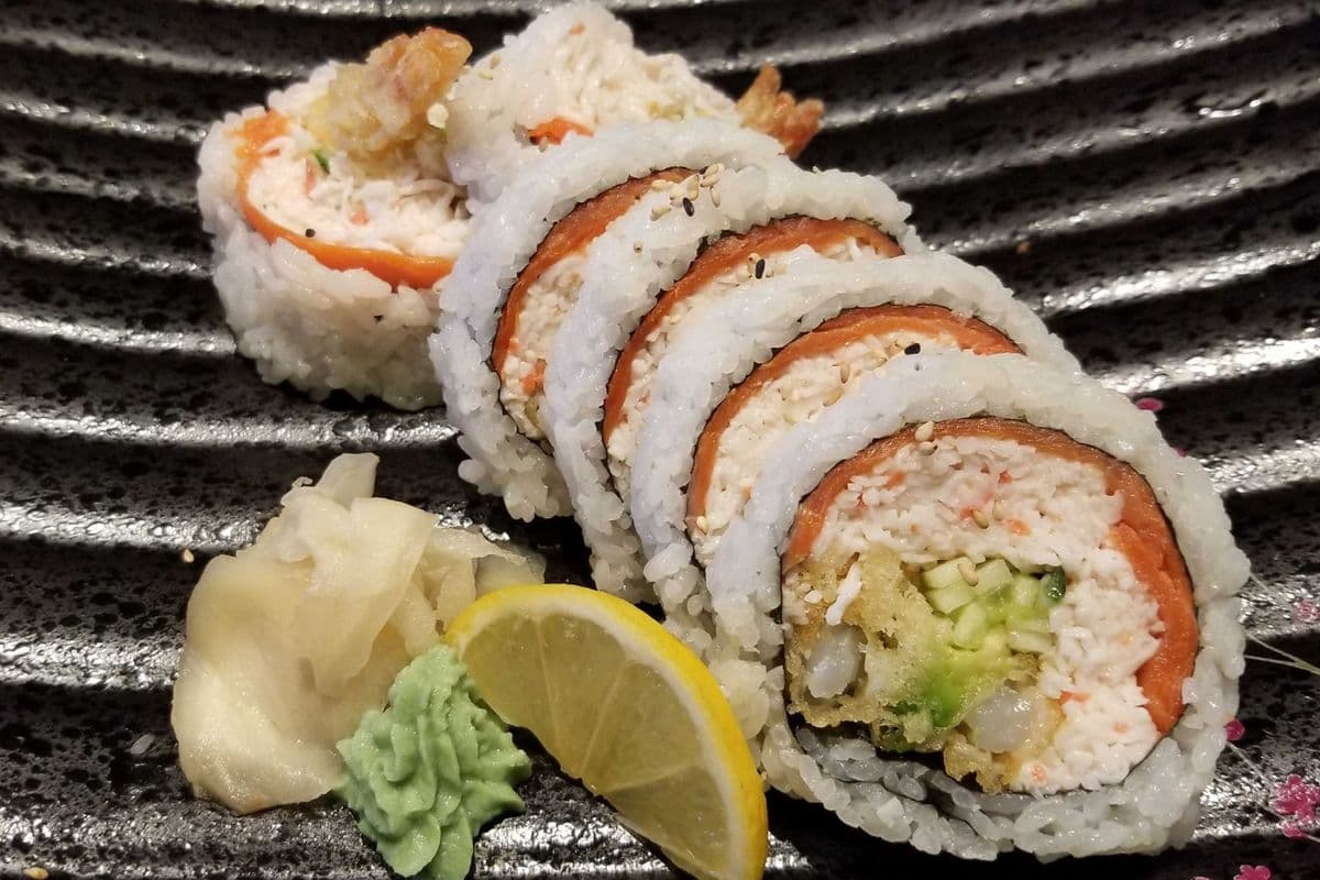 Smoked Salmon Dynamite Roll (6 pcs)