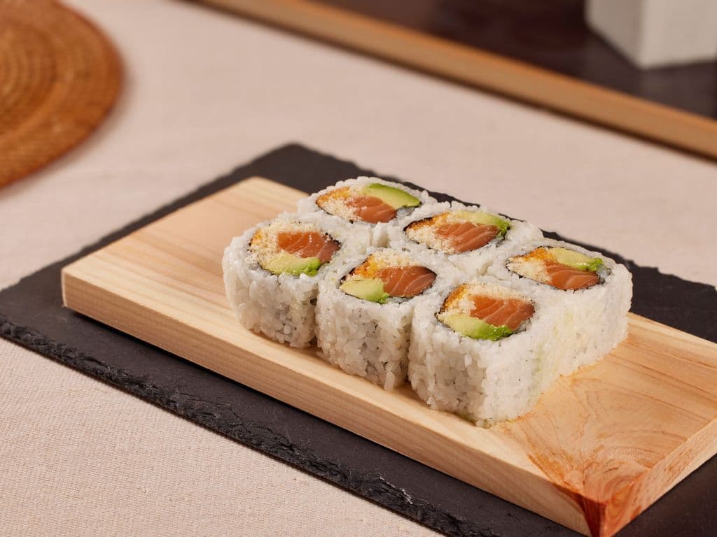 Spicy Salmon Roll (8pcs)