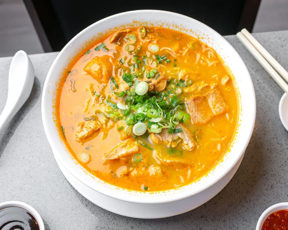 W56.Curry Chicken Vermicelli Noodle Soup (Contains Dairy)