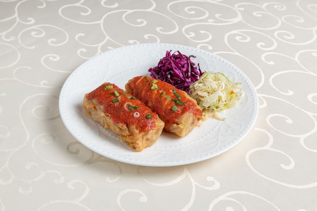 Meat and Rice Cabbage Rolls (2ps) in Red Sauce & Slaw