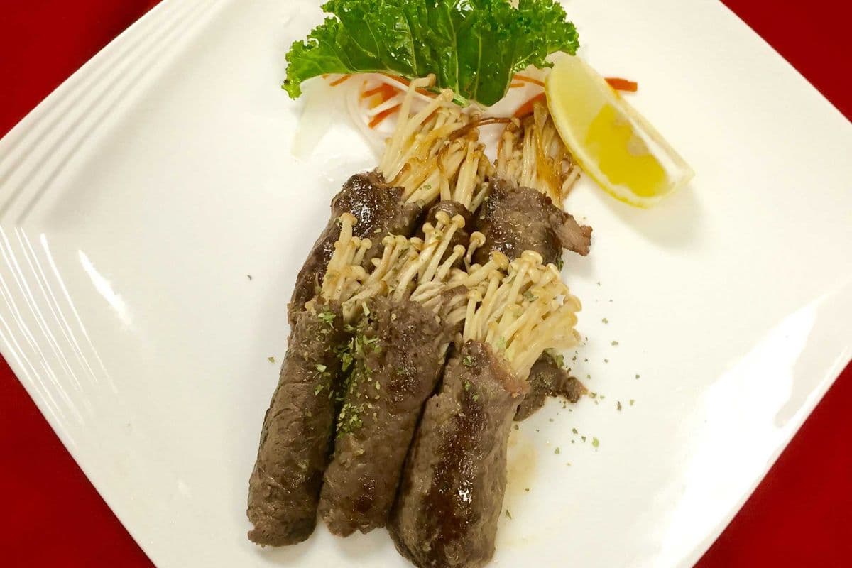 P16) Sliced Beef with Enoki Mushroom