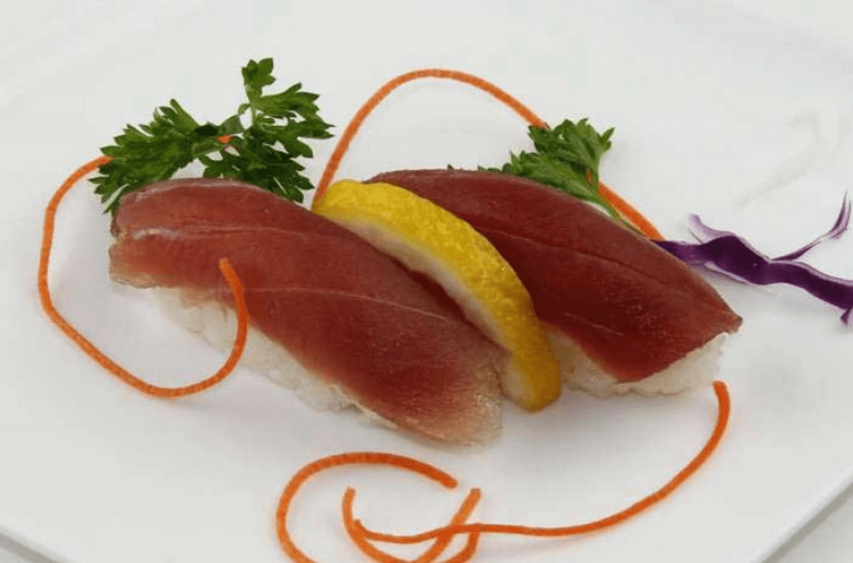 302. Tuna (Maguro) Sushi (2 pcs)