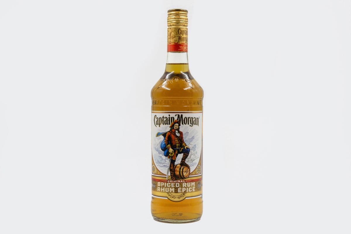 Captain Morgan Spiced Rum (750 ml Bottle) (1 x 750mL)