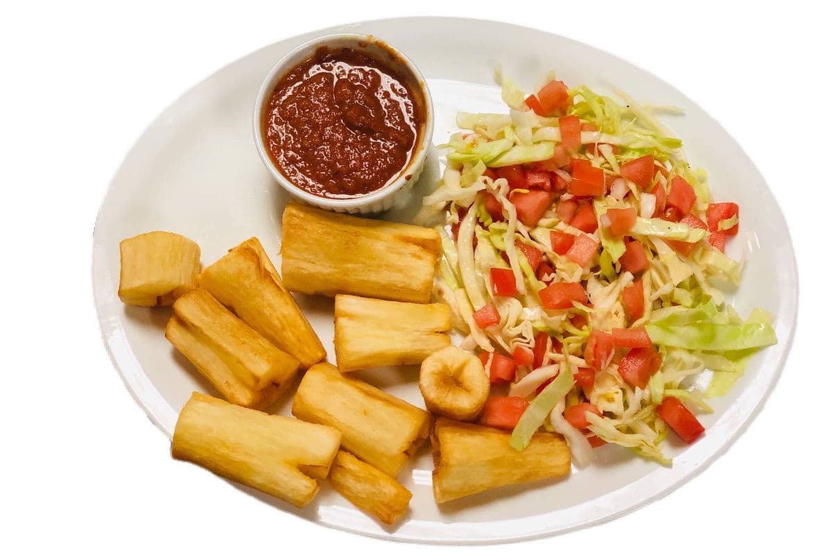Yuca con Curtido y Salsa