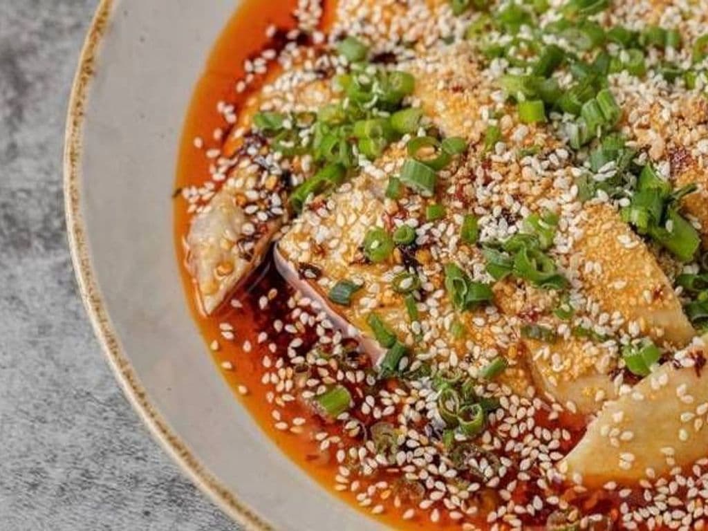 Poulet dans Sauce Chili Sichuanaise/Steamed Chicken in Szechuan Chili Sauce 口水鸡
