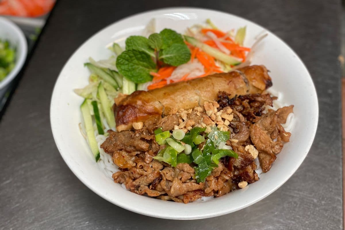 448. Bún Thịt Nướng, Chả Giò