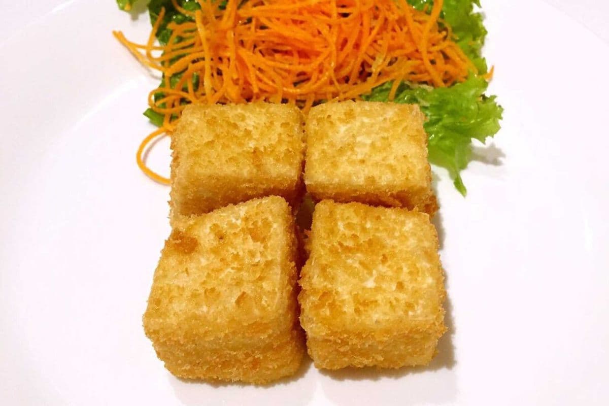 D2. Deep Fried Tofu (4 pcs)