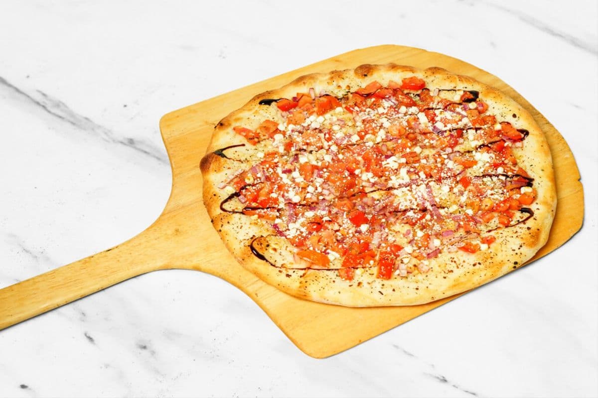 Bruschetta Pizza (4 toppings)