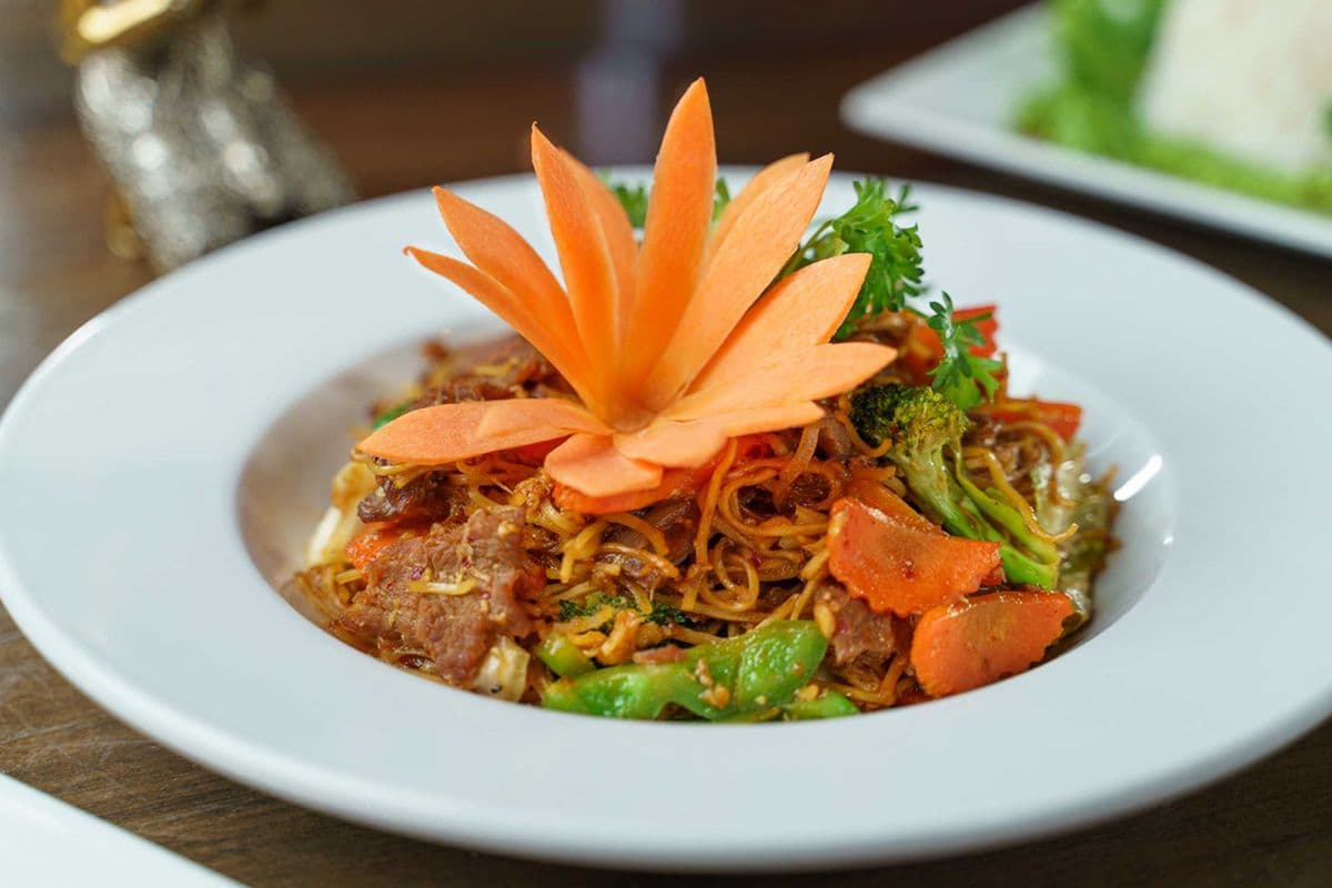 Chok Dee Chow-Mein