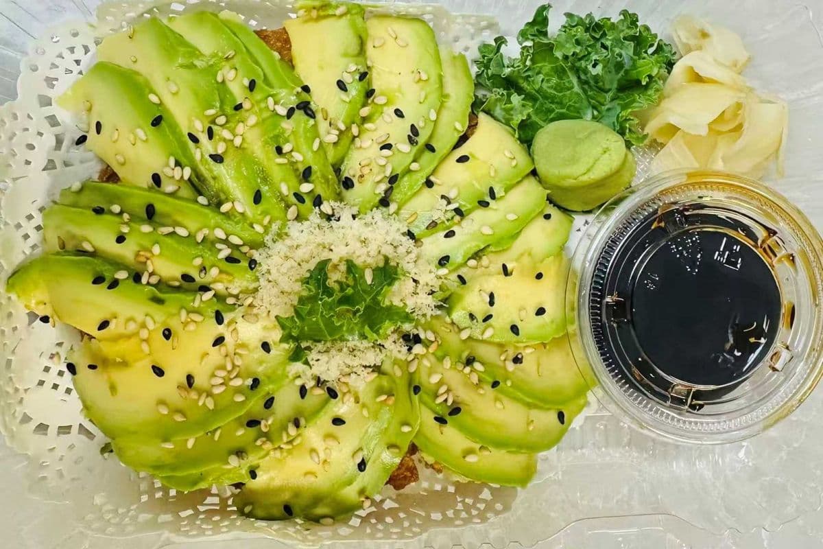 Avocado Pizza (6 pcs)