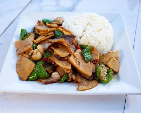 笋片小炒肉盖饭 Stir Fried Salty Pork and Sliced Bamboo Rice Bowl