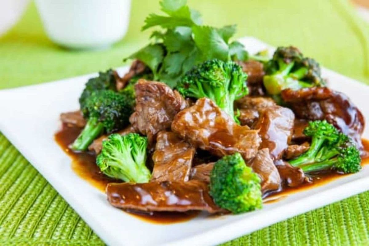 31. Beef with Vegetables, Broccoli, or Mushrooms 杂菜/西兰花/蘑菇牛肉
