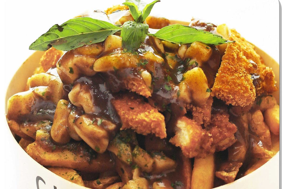 Crispy Chicken Poutine 脆皮鸡肉奶酪肉汁薯条
