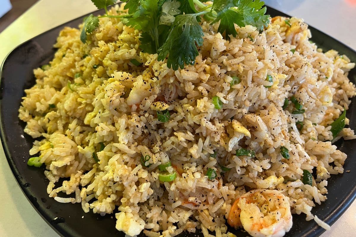 C15. Shrimp Fried Rice / Cơm Chiên Tôm
