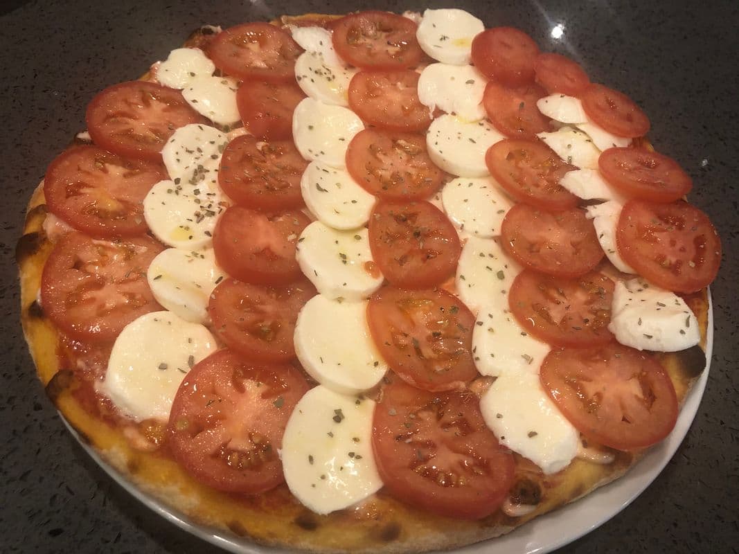 14" Caprese Pizza