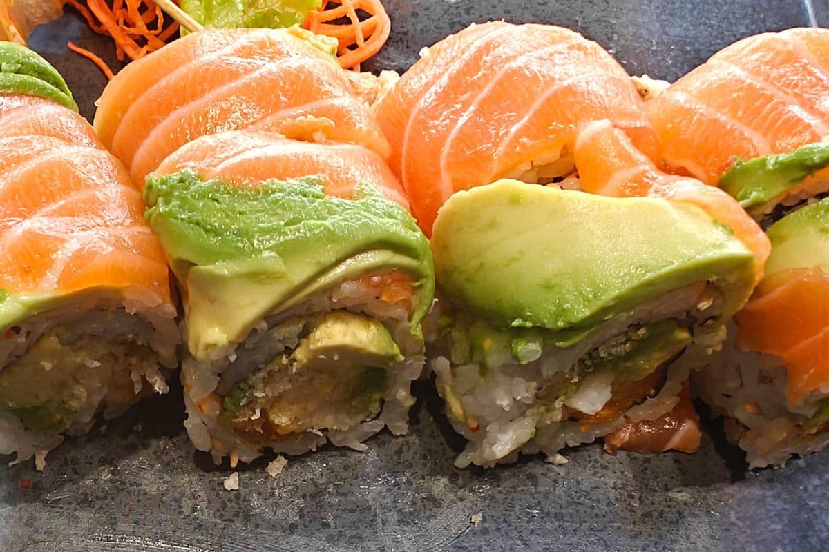 Salmon Dragon Roll (8 pcs)