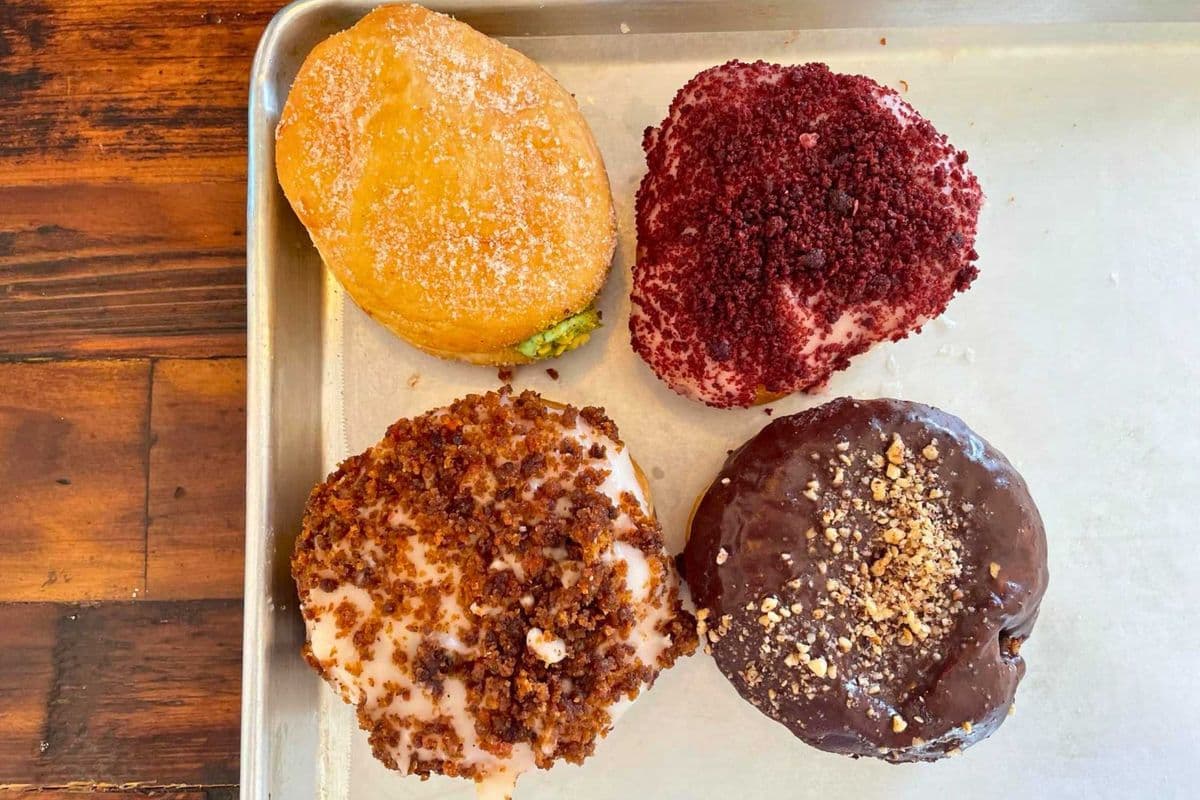 4 filled donuts box
