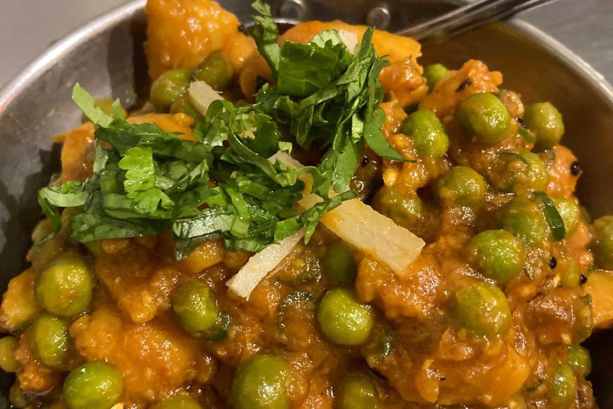 Cauliflower and Potatoes (Aloo Gobhi)