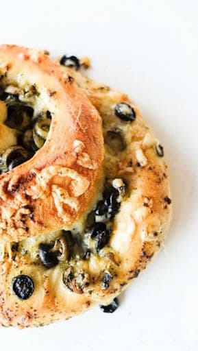 Torsade aux olives et pesto / Pesto and olive roll