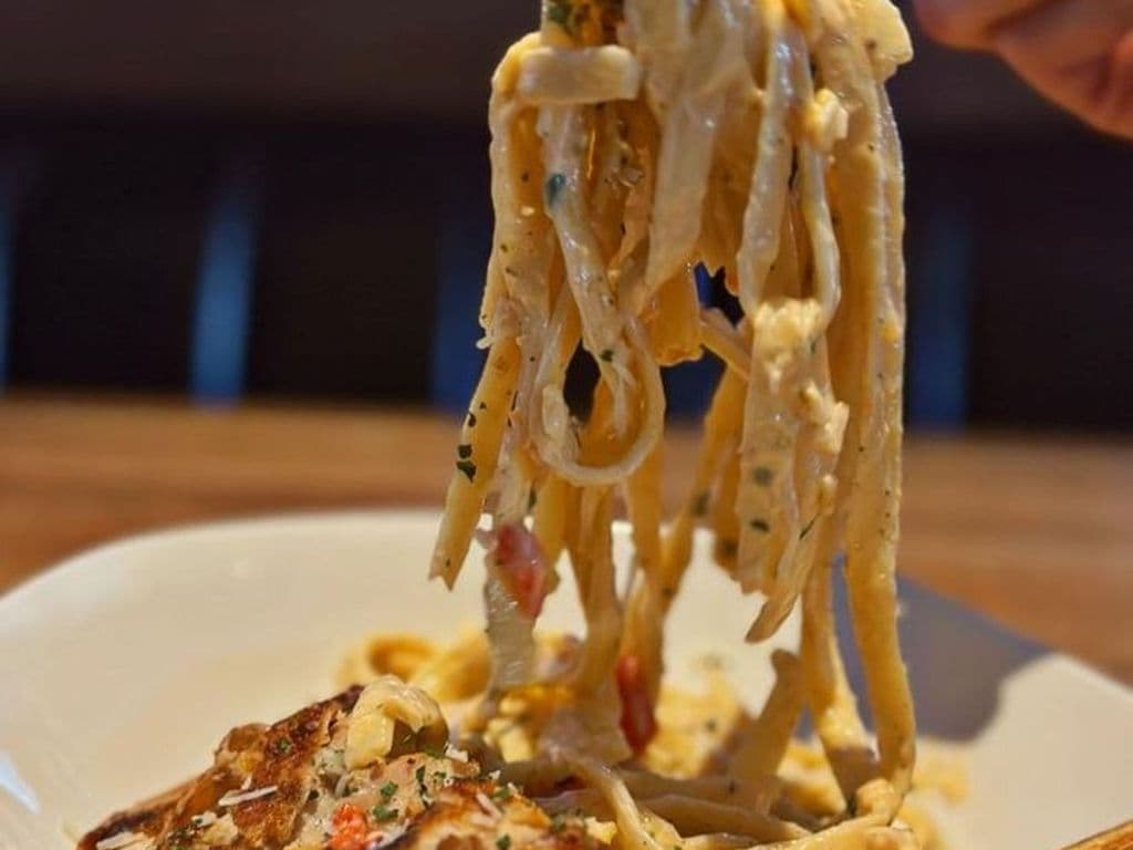 BLACKENED CHICKEN WITH ROASTED RED PEPPER ALFREDO
