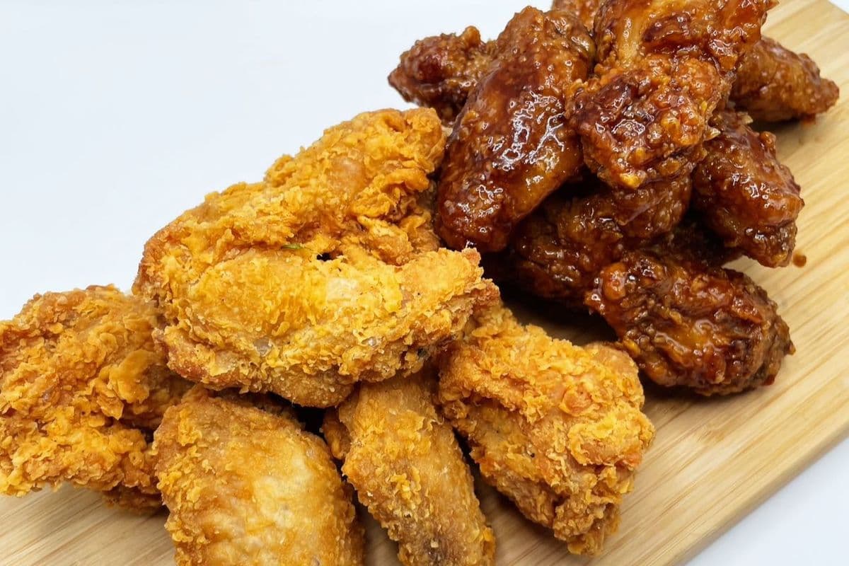 (Wings) You Pick 2 Flavors (8 wings)